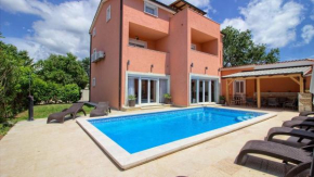 Ferienhaus mit Privatpool für 14 Personen ca 360 qm in Medulin, Istrien Südküste von Istrien